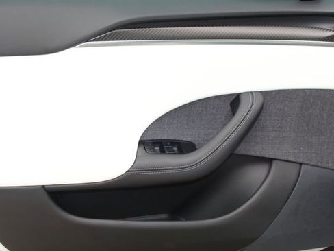 Used 2021 Tesla Model S Plaid image 17