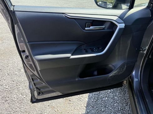 Used 2025 Toyota RAV4 SE image 12