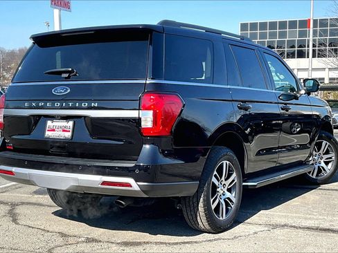 Used 2023 Ford Expedition XLT image 12
