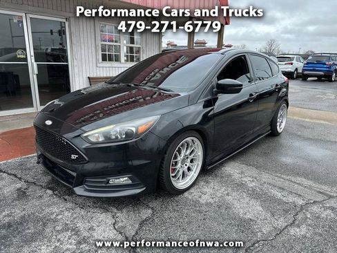 Used 2016 Ford Focus ST w/ Equipment Group 402A image 1