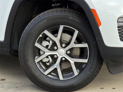 New 2025 Jeep Grand Cherokee Limited image 8