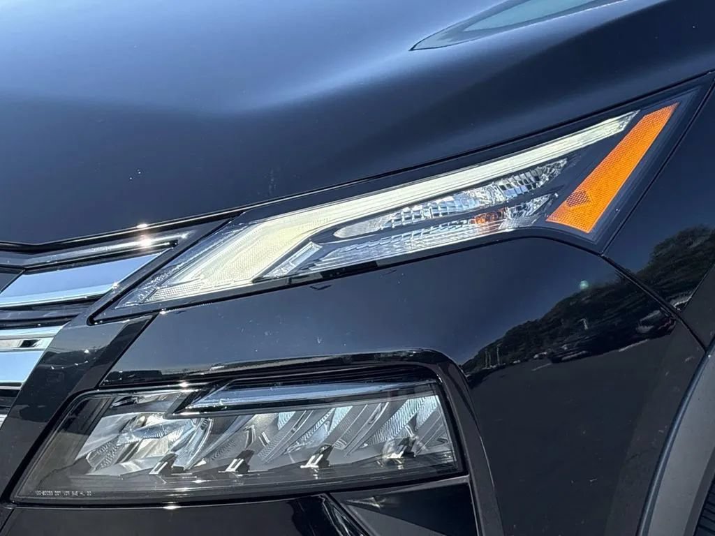 Used 2025 Nissan Rogue S FWD image 9