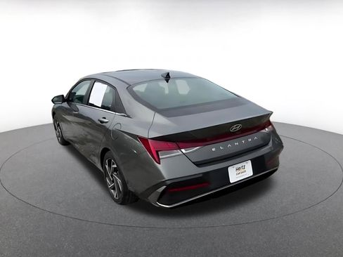 Used 2025 Hyundai Elantra SEL image 11