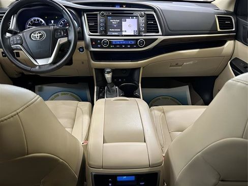 Used 2014 Toyota Highlander Limited AWD/4WD image 19