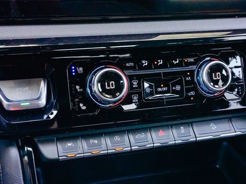 New 2026 GMC Sierra 1500 AT4 w/ AT4 Premium Package AWD/4WD image 18