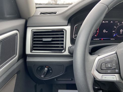 Used 2023 Volkswagen Atlas SE image 35