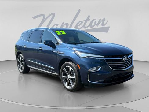 Used 2022 Buick Enclave Essence w/ LPO, Touring Package AWD/4WD image 3
