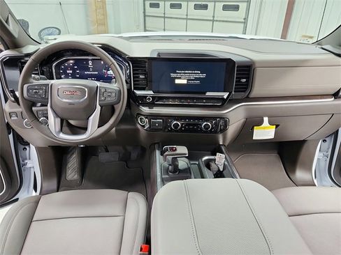New 2026 GMC Sierra 1500 SLT image 27