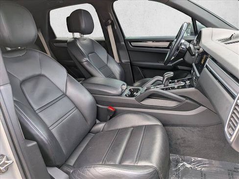 Used 2023 Porsche Cayenne Platinum Edition AWD/4WD image 22