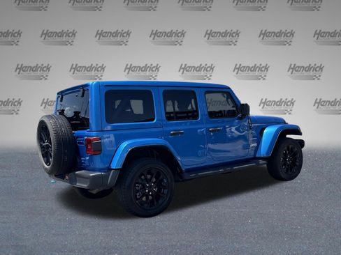 Used 2022 Jeep Wrangler Unlimited Sahara AWD/4WD image 7