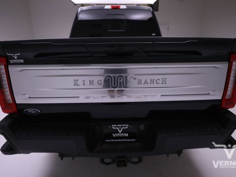 Used 2024 Ford F250 King Ranch w/ FX4 Off-Road Package image 4