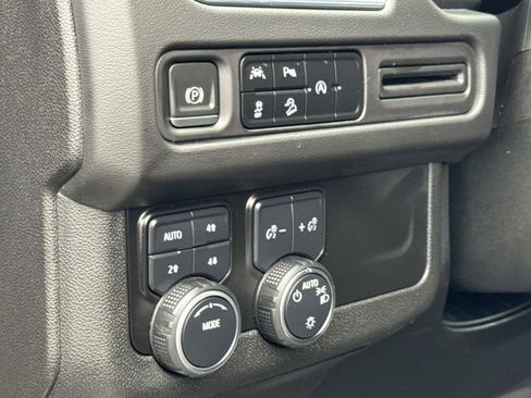 Certified 2023 Chevrolet Suburban Premier image 11