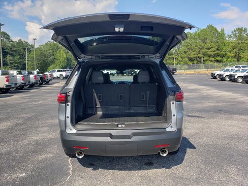 Used 2023 Chevrolet Traverse RS w/ LPO, Floor Liner Package FWD image 9