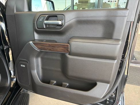 Used 2019 GMC Sierra 1500 SLT w/ SLT Premium Plus Package AWD/4WD image 40