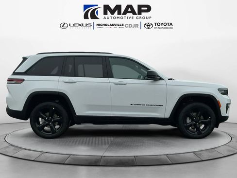 New 2025 Jeep Grand Cherokee Limited w/ Luxury Tech Group II AWD/4WD image 7