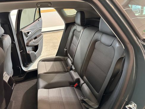 Used 2025 Chevrolet Trax LT FWD image 38