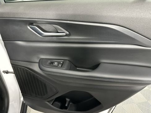 Used 2024 Jeep Grand Cherokee Altitude AWD/4WD image 28