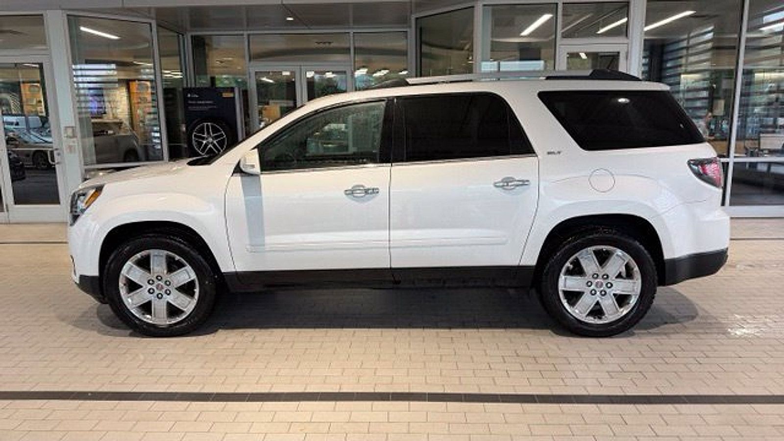 Used 2017 GMC Acadia Limited SLT AWD/4WD image 2