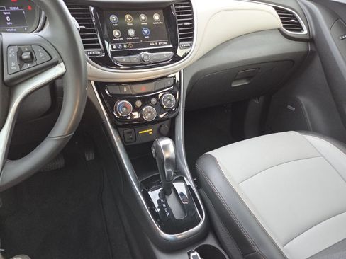 Used 2019 Chevrolet Trax Premier FWD image 29