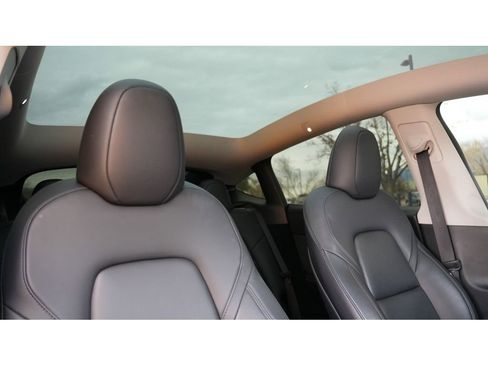 Used 2023 Tesla Model Y Long Range image 31