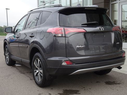Used 2017 Toyota RAV4 XLE FWD image 3