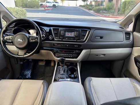 Used 2016 Kia Sedona EX image 17