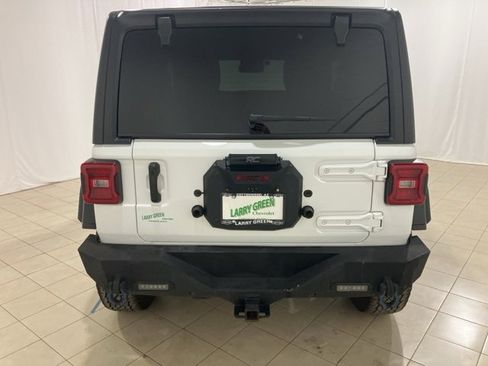 Used 2024 Jeep Wrangler Rubicon w/ Technology Group image 4