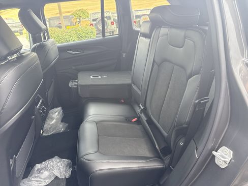 New 2025 Jeep Grand Cherokee Altitude image 13