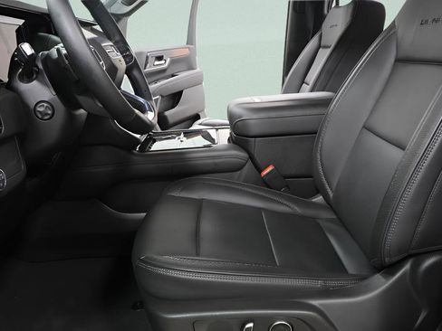 Used 2025 GMC Yukon XL Denali image 21