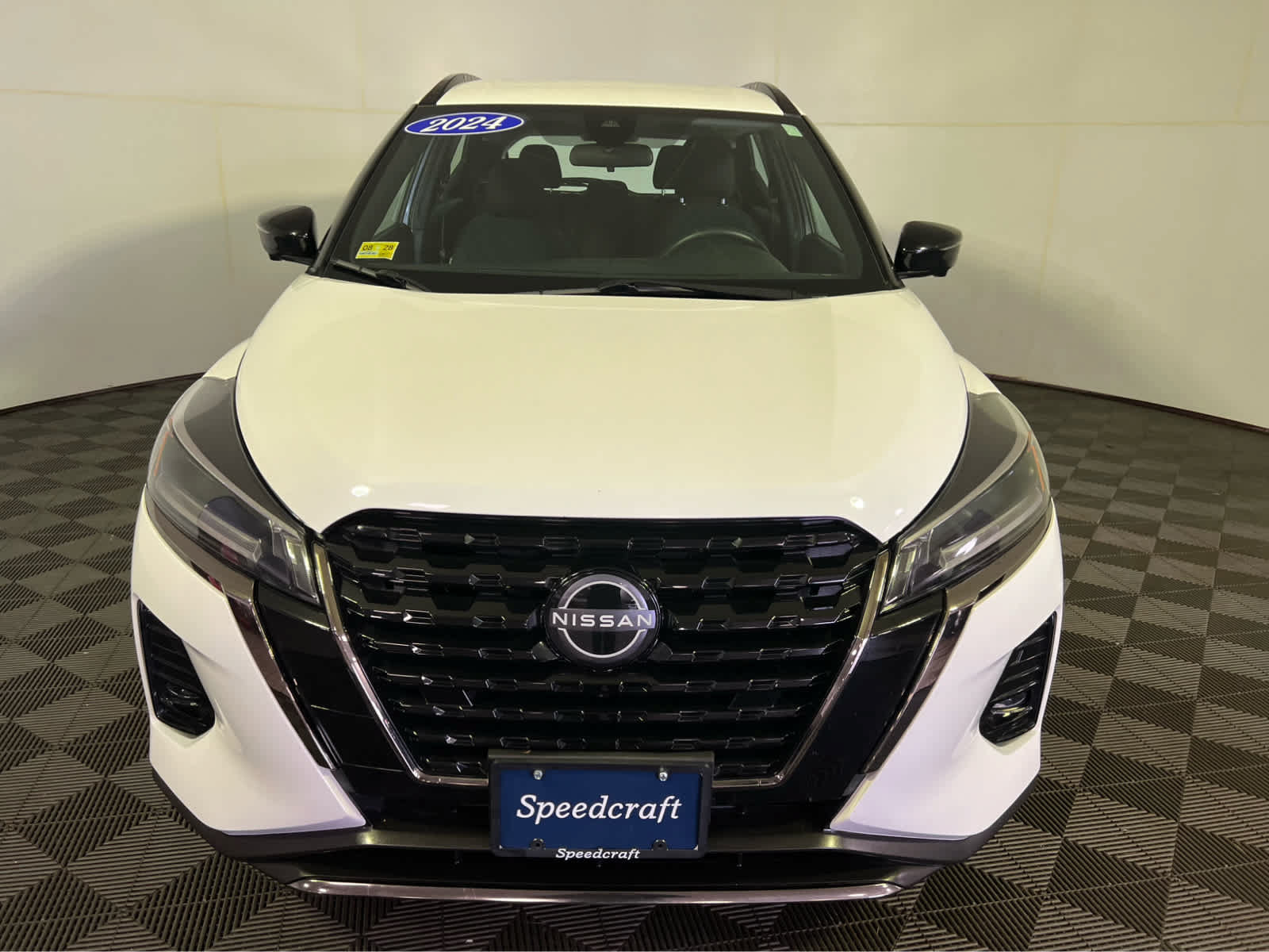 Certified 2024 Nissan Kicks SR FWD image 2