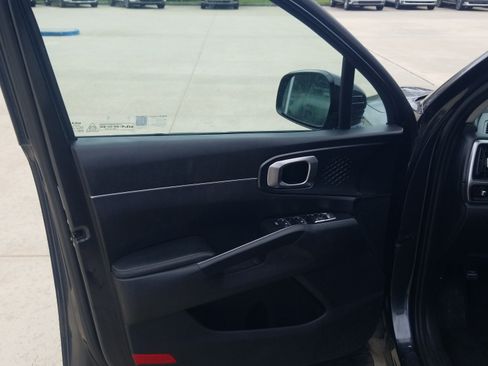 Used 2022 Kia Sorento S FWD image 9