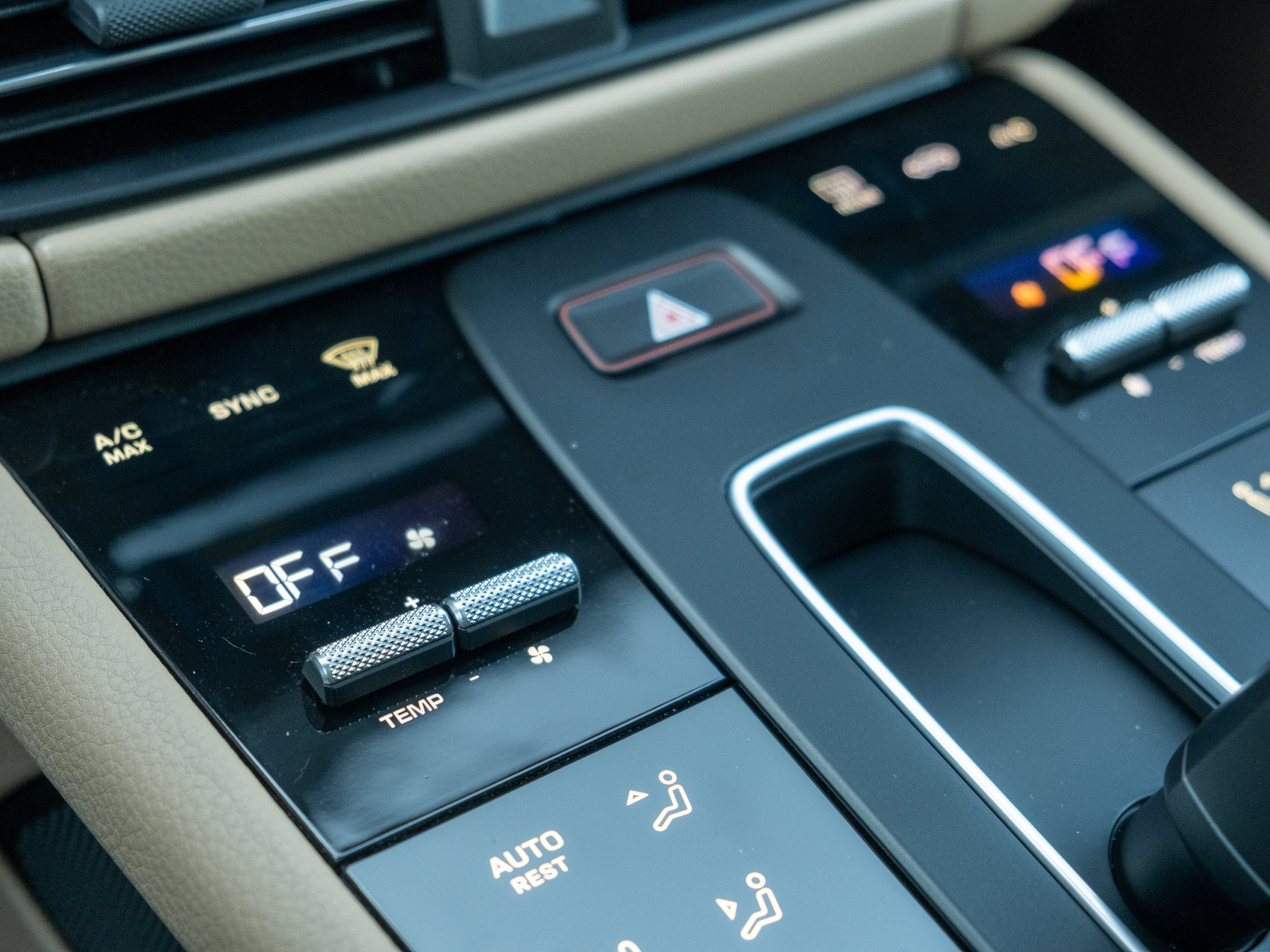 Certified 2026 Porsche Macan AWD/4WD image 31