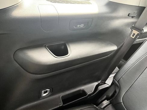 Used 2023 Jeep Grand Cherokee L Limited w/ Luxury Tech Group II AWD/4WD image 39