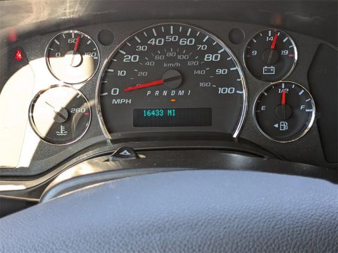 Used 2024 GMC Savana 2500 w/ Driver Convenience Package image 18