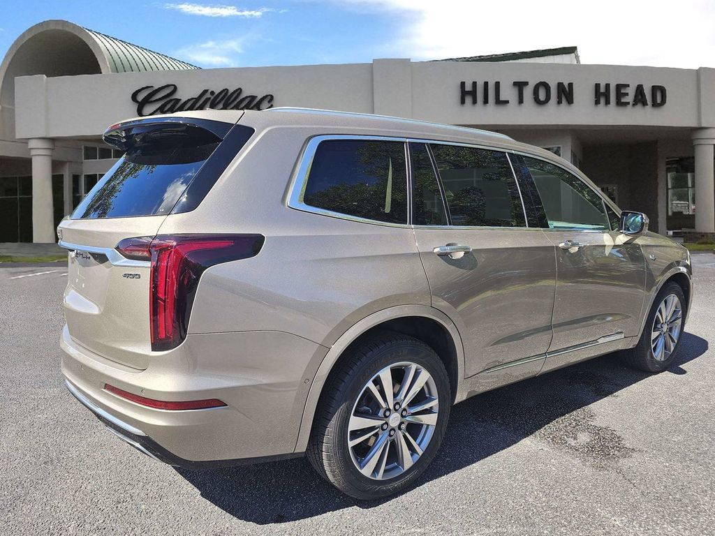 Used 2022 Cadillac XT6 Premium Luxury w/ Technology Package AWD/4WD image 6