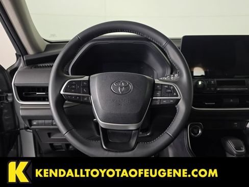 Used 2025 Toyota Grand Highlander AWD image 10