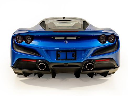 Certified 2022 Ferrari F8 Tributo RWD image 8