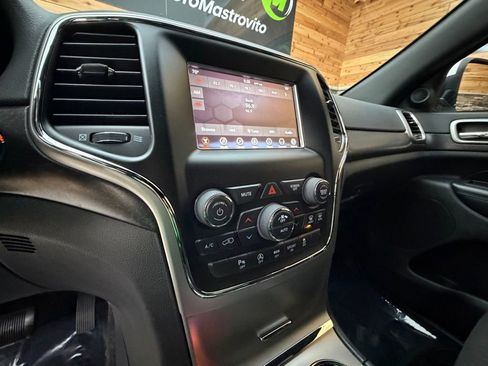 Used 2018 Jeep Grand Cherokee Laredo image 18