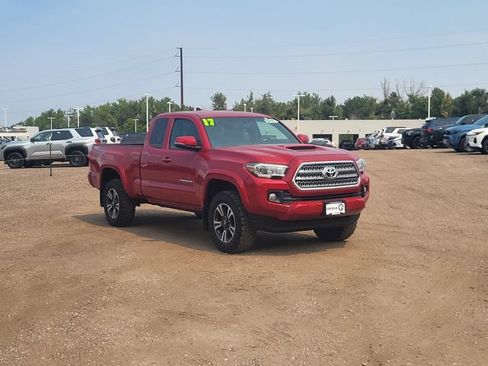 Used 2017 Toyota Tacoma TRD Sport w/ Tow Package (A/T) AWD/4WD image 8