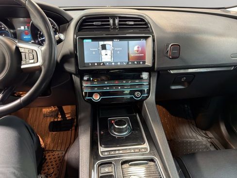 Used 2020 Jaguar F-PACE Prestige image 13