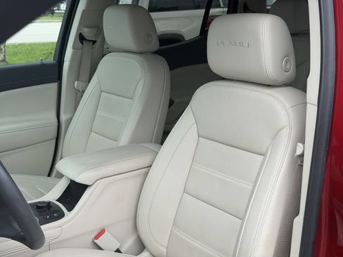 Used 2023 GMC Acadia Denali w/ Denali Ultimate Package FWD image 15