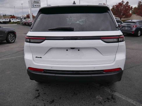 New 2025 Jeep Grand Cherokee Altitude image 19