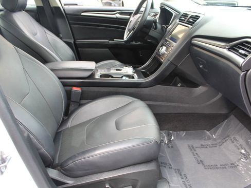 Used 2020 Ford Fusion Titanium image 23