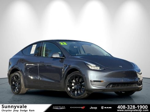 Used 2022 Tesla Model Y Long Range image 1