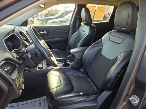 Used 2019 Jeep Cherokee Trailhawk w/ Cold Weather Group image 14