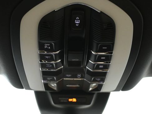Used 2026 Porsche Macan AWD/4WD image 21