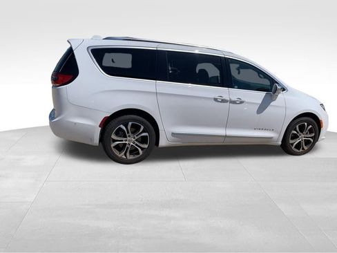 Used 2022 Chrysler Pacifica Pinnacle image 12