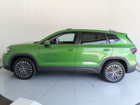 New 2025 Volkswagen Taos SE image 8