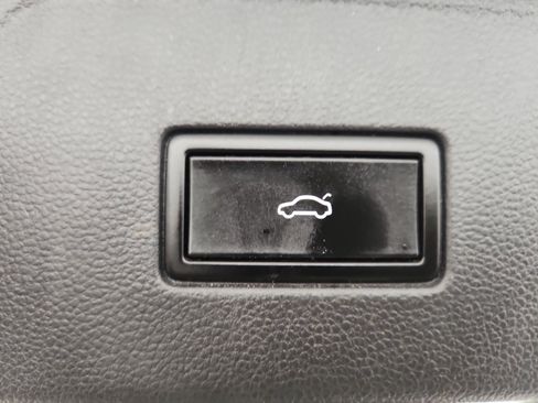 Used 2018 Volkswagen Atlas SE image 34