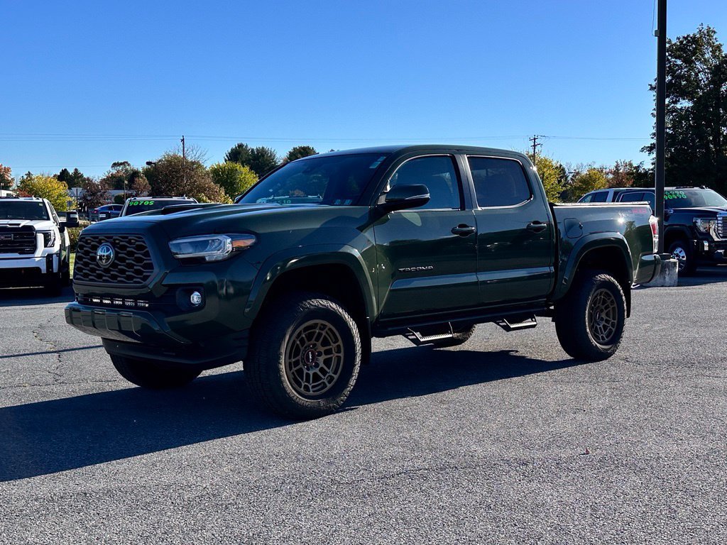 Used 2022 Toyota Tacoma TRD Sport AWD/4WD image 2